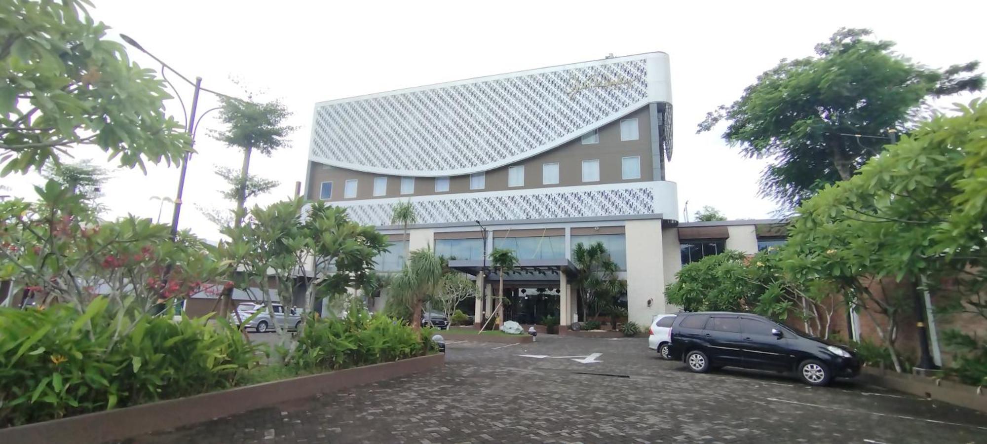 Grand Kolopaking Hotel Kebumen Exterior foto